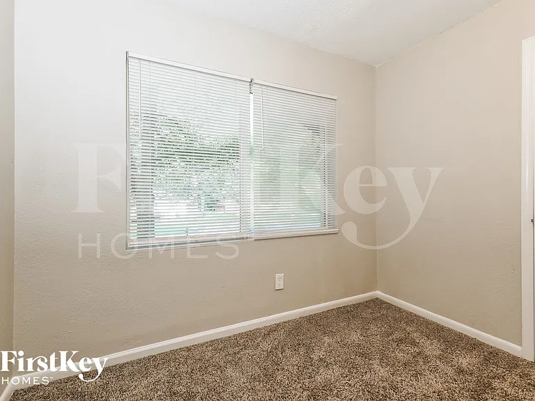 8280 Attleboro Dr — Photo 12