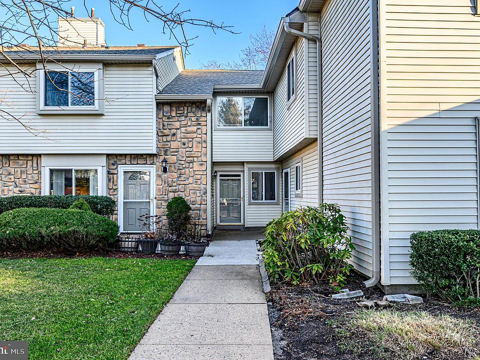 1st image of 93 Chatham Ct