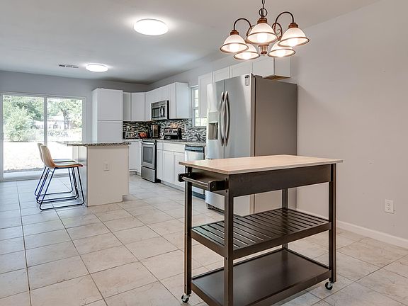 4th image of 3609 Northcut Dr