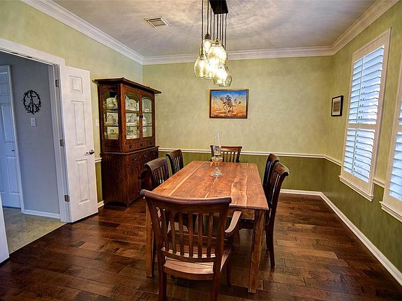 5th image of 402 Wisdom Woods Ct