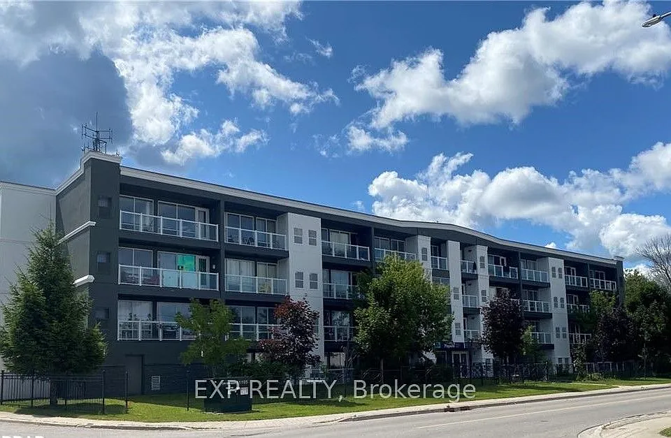 95 Barrie Rd #401
