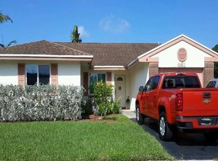 681 Pine Ridge Ter, Davie, FL 33325