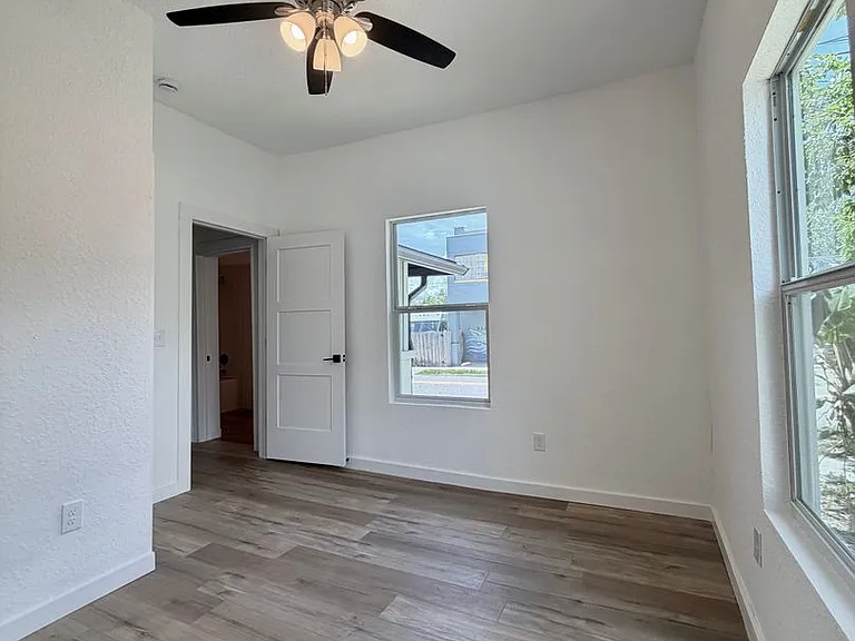 717 King St — Photo 17