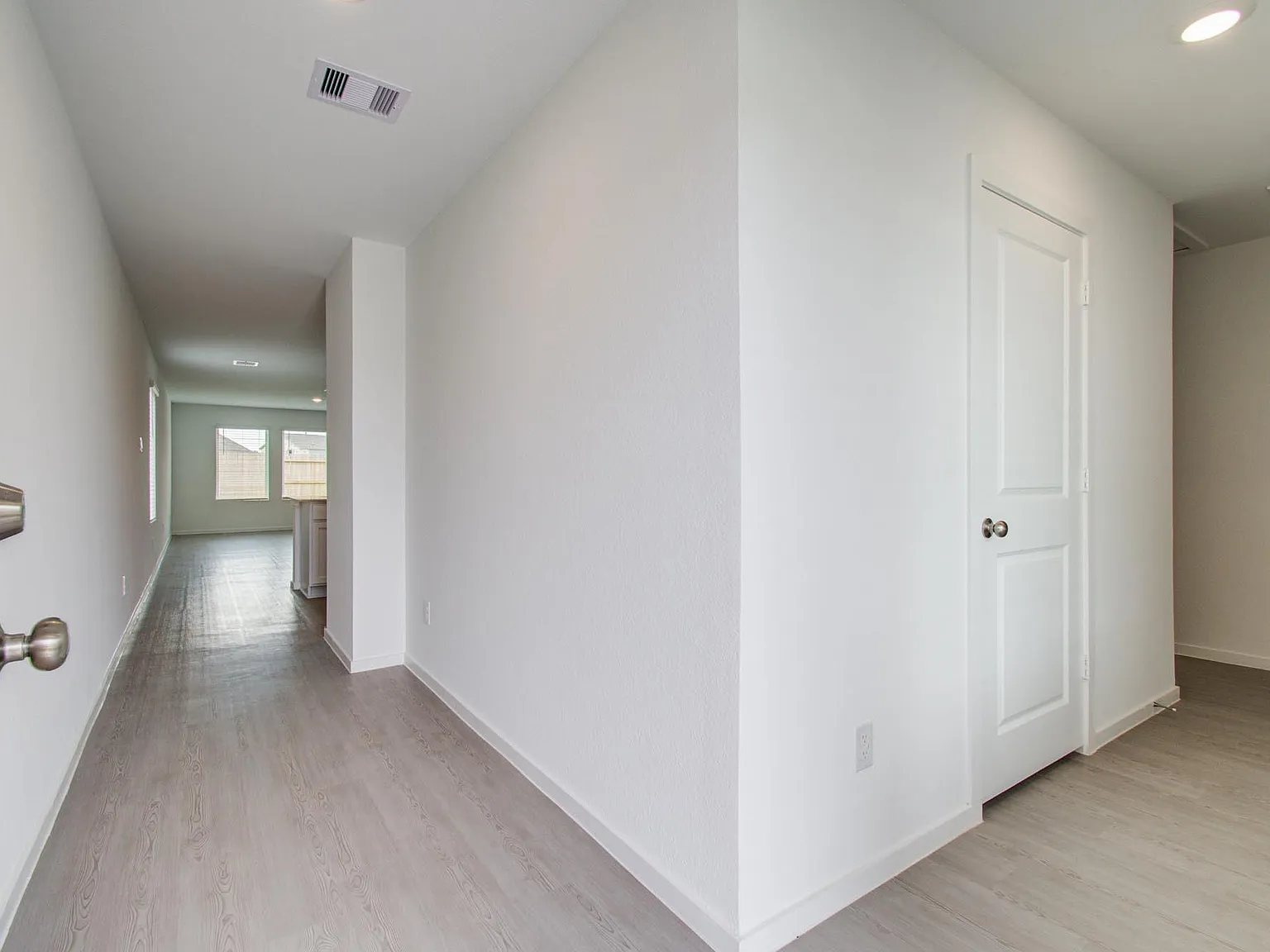 4 bed, 2.0 bath, 1656 sqft, $1,700 — Photo 3