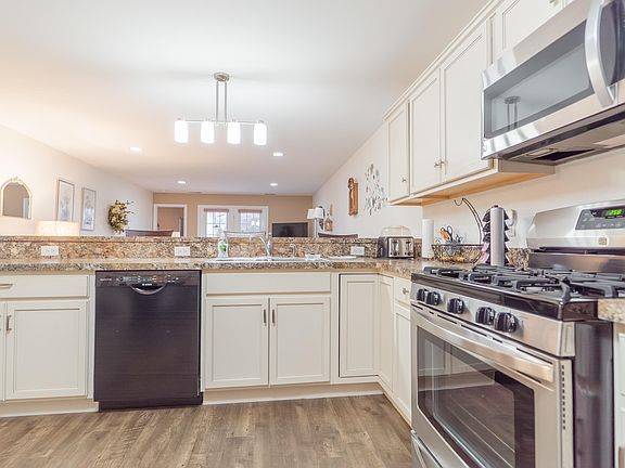 5th image of 202 Polly Ln