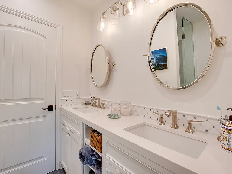 2nd Bathroom