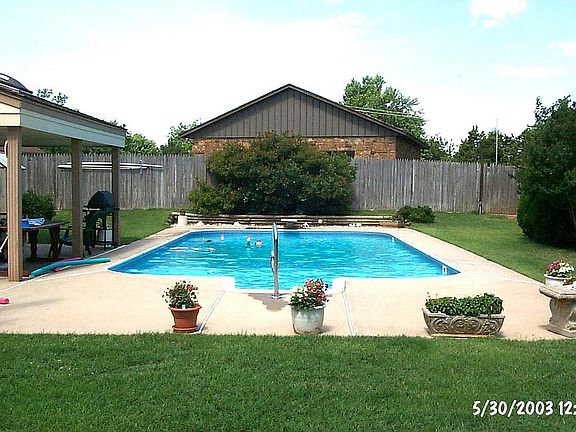 3rd image of 121 E Vail Dr