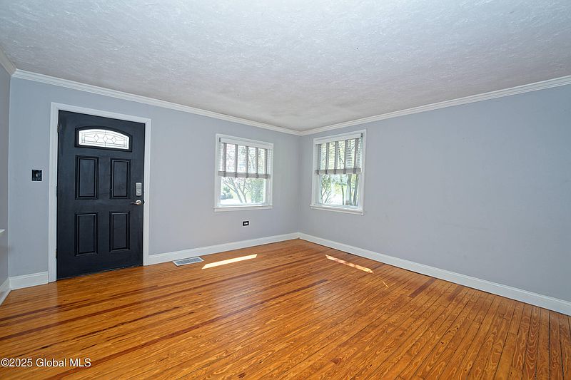 3rd image of 33 Grapevine Place