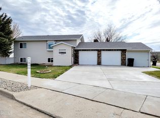 1806 20th Ave W, Williston, ND 58801