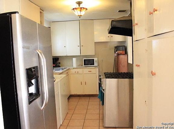 5th image of 227 Birchwood Dr