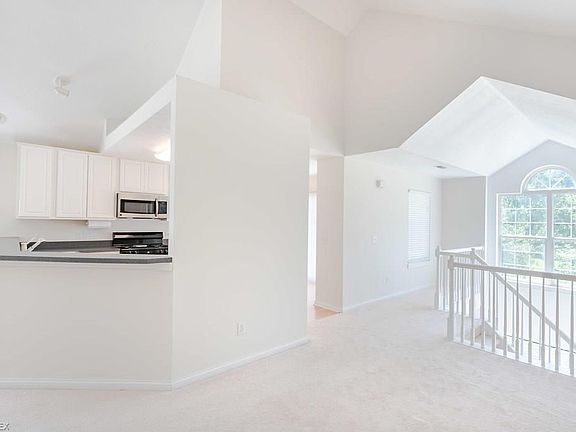 5th image of 5615 N Greenway Ct #7C