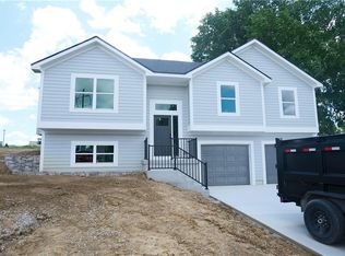 1903 NW Washam Ct, Grain Valley, MO 64029