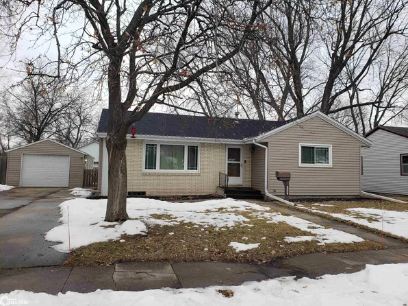1209 Meadow Ln, Webster City, IA 50595