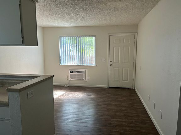 3rd image of 436 Nash St Unit 1