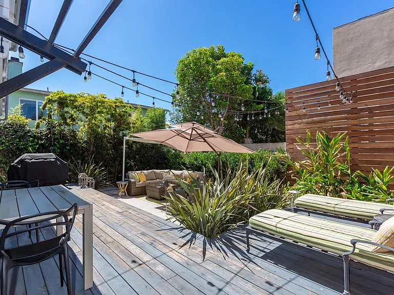 1092 Hygeia Ave — Photo 13