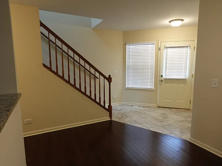 1070 Woodhill Ct — Photo 5