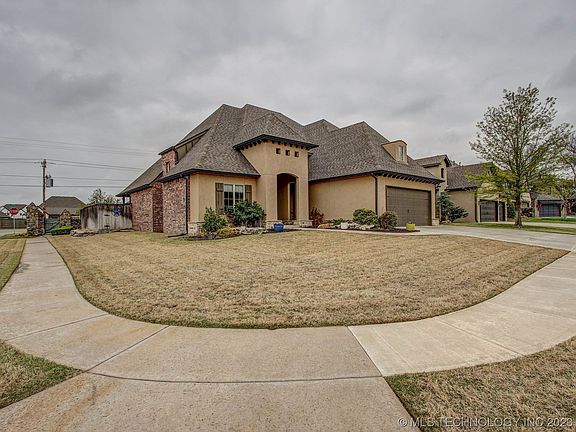 2nd image of 13816 S 23rd Pl E