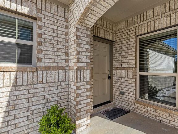 3rd image of 3714 Yellow Arbor Dr
