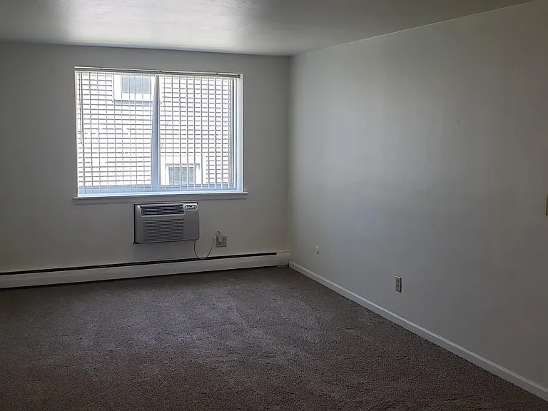 2619 N Oakland Ave — Photo 10
