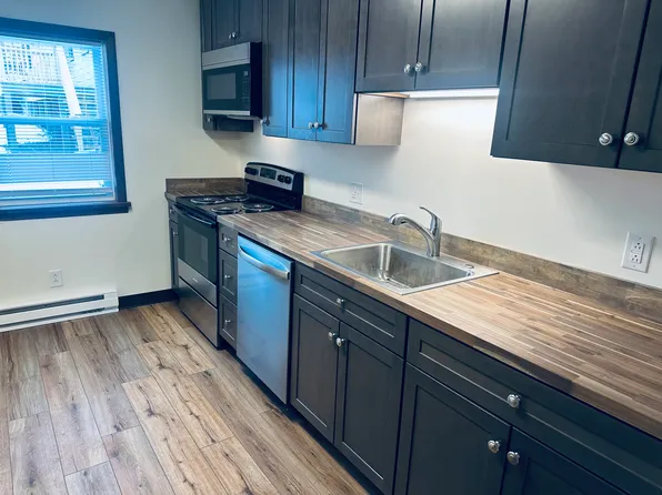 117 3rd St #A, California, PA 15419