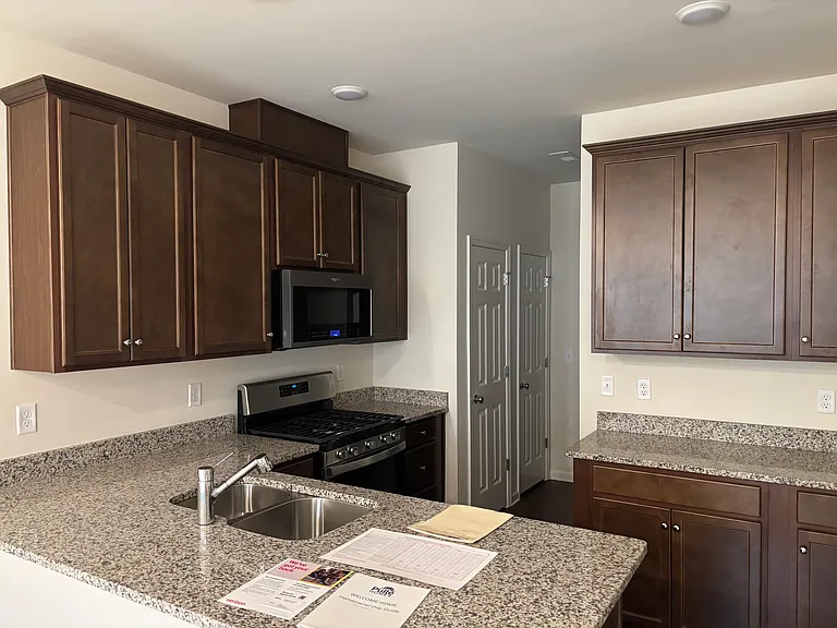 407 Reading Ct — Photo 2