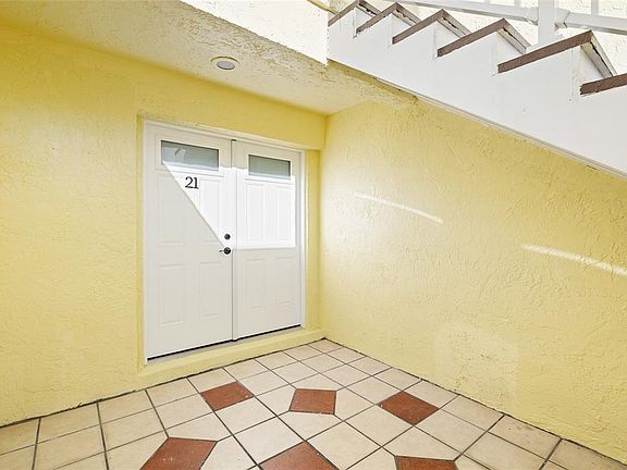 3rd image of 1 Windrush Blvd APT 21