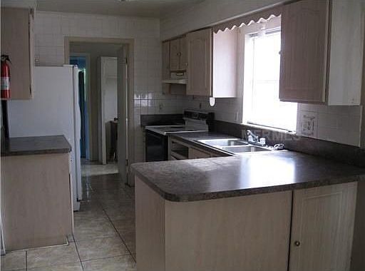3rd image of 6206 Royal Oak Dr