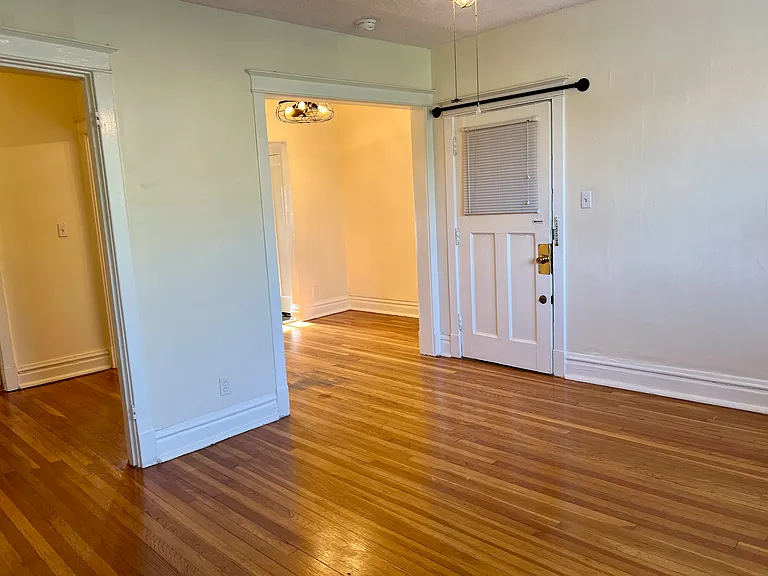 2429 Sutton Blvd #3S — Photo 4