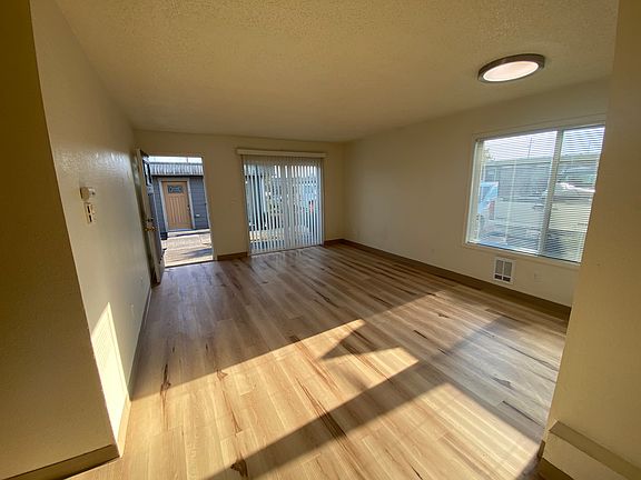 3rd image of 240 E Whidbey Ave