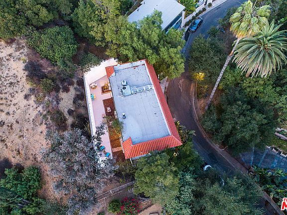 5th image of 3121 Deronda Dr