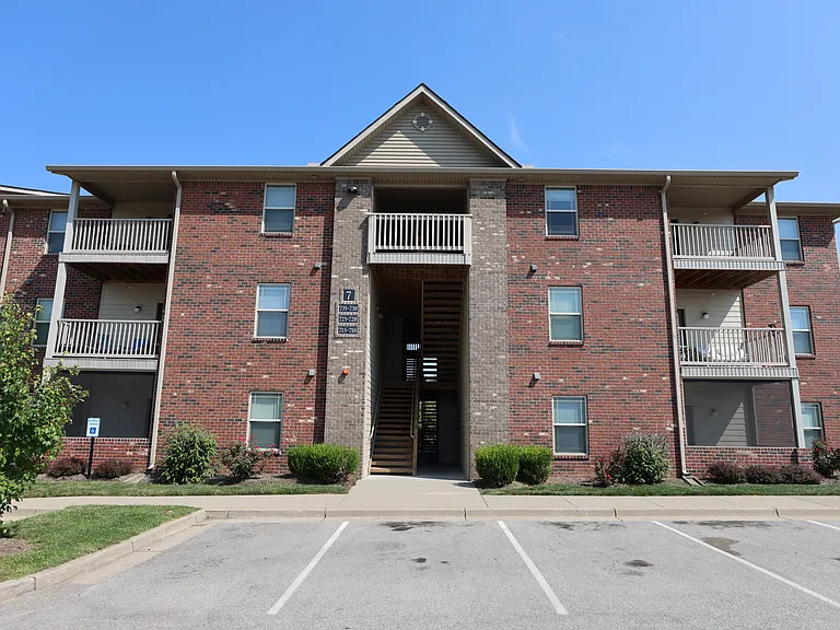 Shelby Oaks Apartments — Photo 2