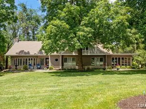 12237 Ladue Rd, Saint Louis, MO 63141