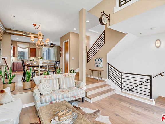 3rd image of 5300 Playa Vista Dr APT 18