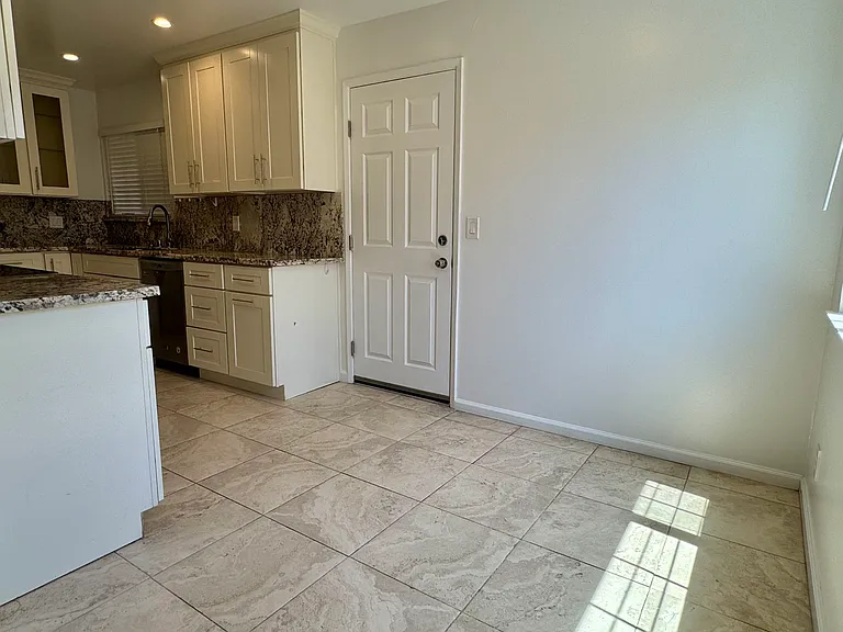 465 Craycroft Dr #1 — Photo 8