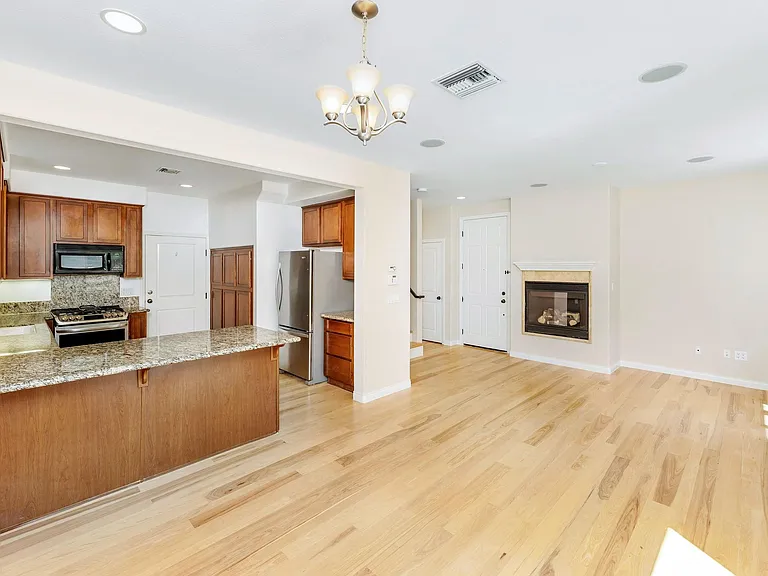 13458 Roselle Ave — Photo 6