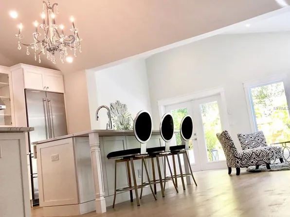 577 S Spoonbill Dr, Sarasota, FL 34236