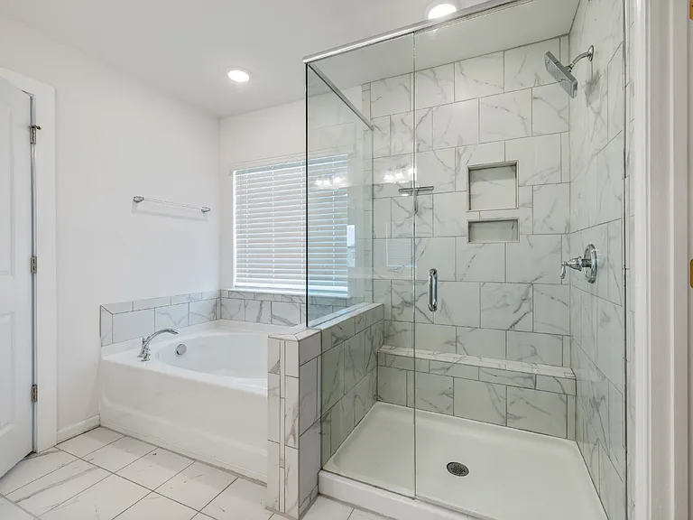 1069 Pennington Dr — Photo 29