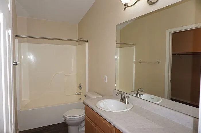 2201 S Saint Suzanne Dr — Photo 34