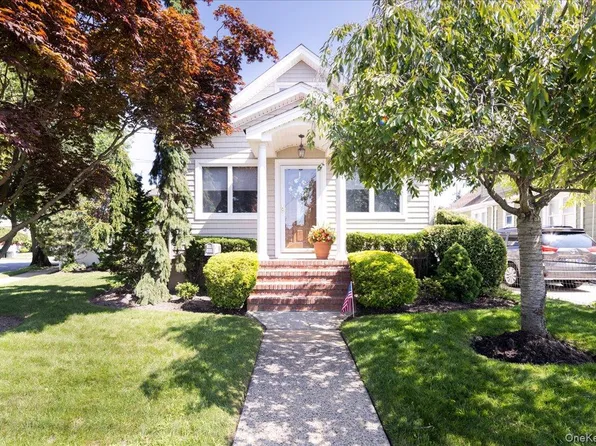 714 Wyckoff Avenue, Bellmore, NY 11710