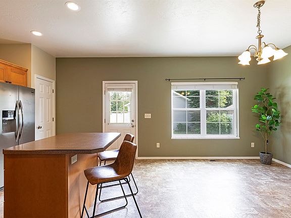 5th image of 520 Luella Ln