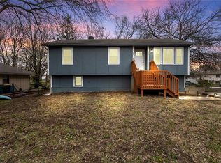 302 S Franklin St, Spring Hill, KS 66083