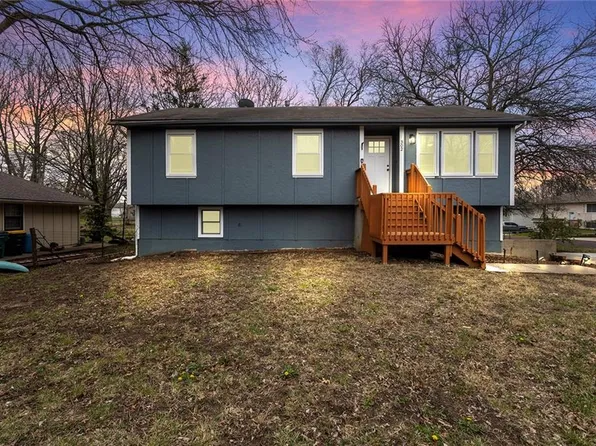 302 S Franklin St, Spring Hill, KS 66083