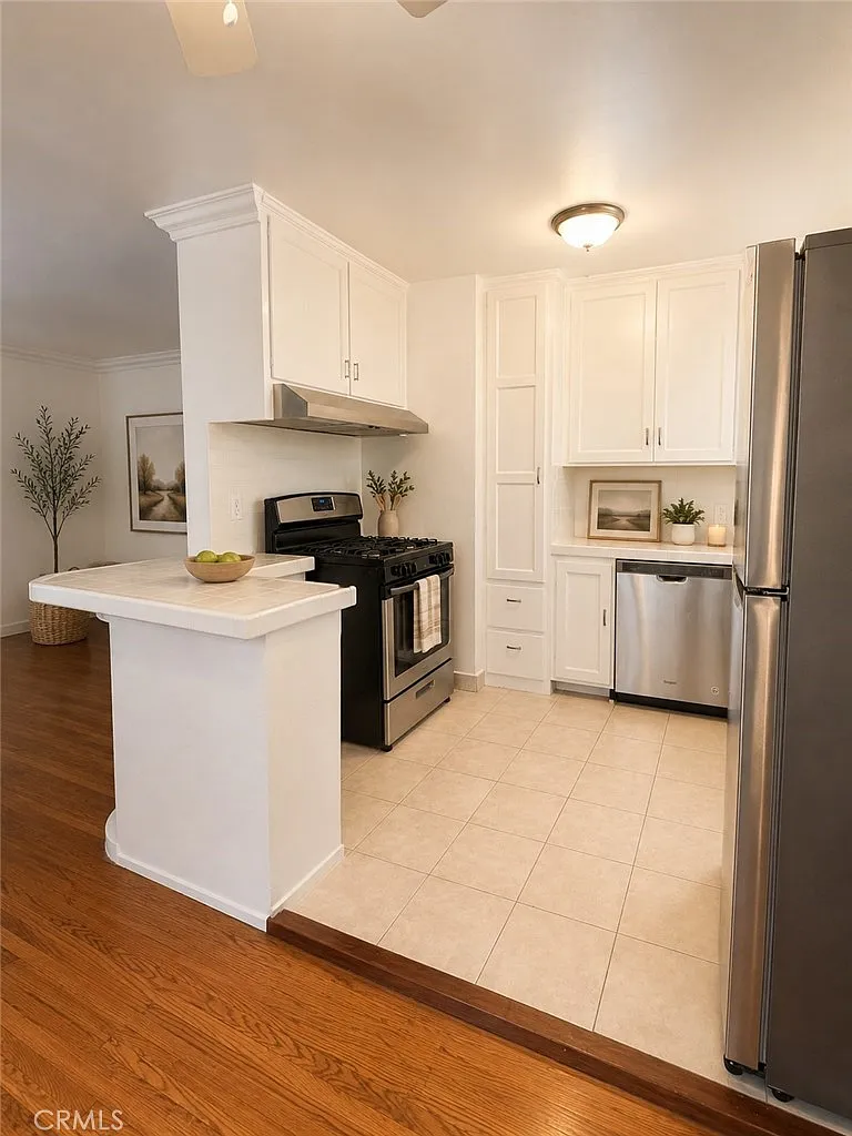 2 bed, 900 sqft, $2,950 — Photo 4