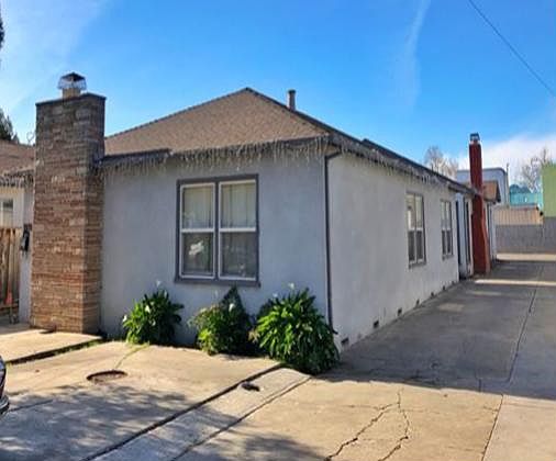 Very nice condition 3 bedroom, 1 bath Duet house almost 1200