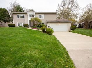 801 Valley Dr, Amherst, OH