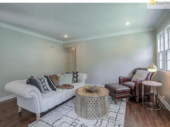 4th image of 100 E Sweeney Blvd