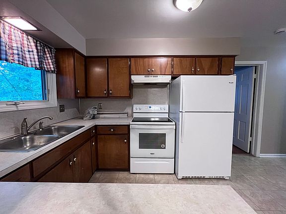 3rd image of 3010-3012 Okemos Dr SE