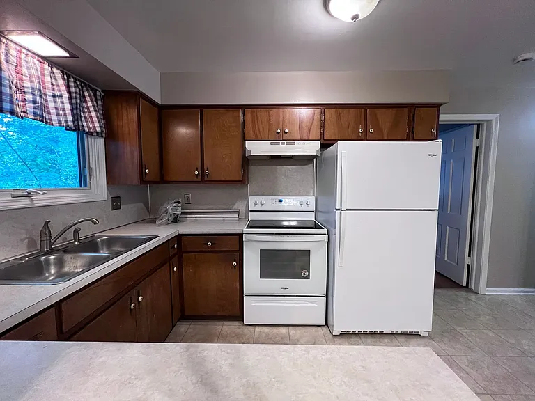 3010-3012 Okemos Dr SE — Photo 3