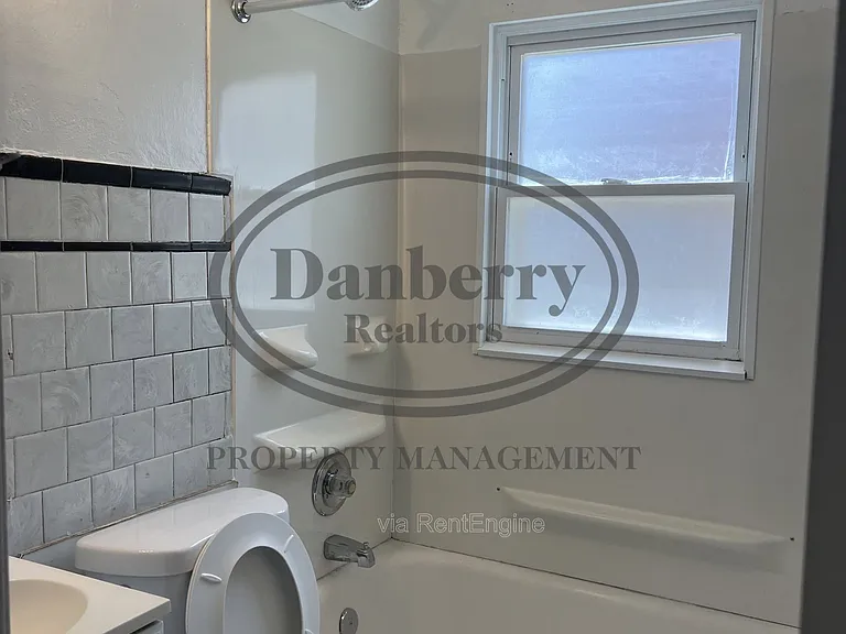 1909 Kensington Rd #1 — Photo 7