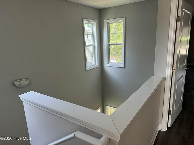 214 Jordan Ln — Photo 15